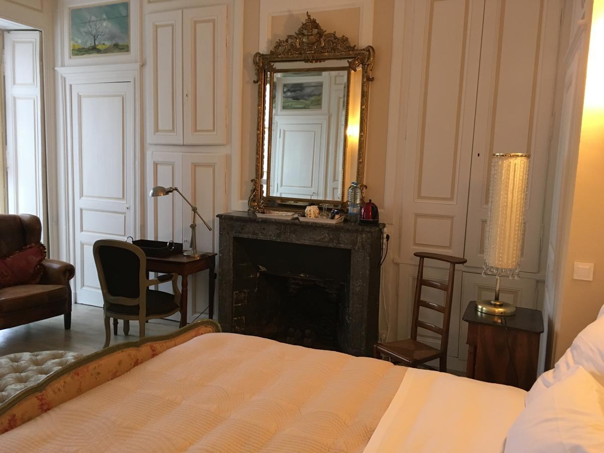 Demeure Des Vieux Bains Bed & Breakfast Провен Екстериор снимка